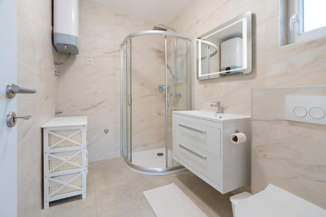 Number One Apartments Vir Ngoại thất bức ảnh