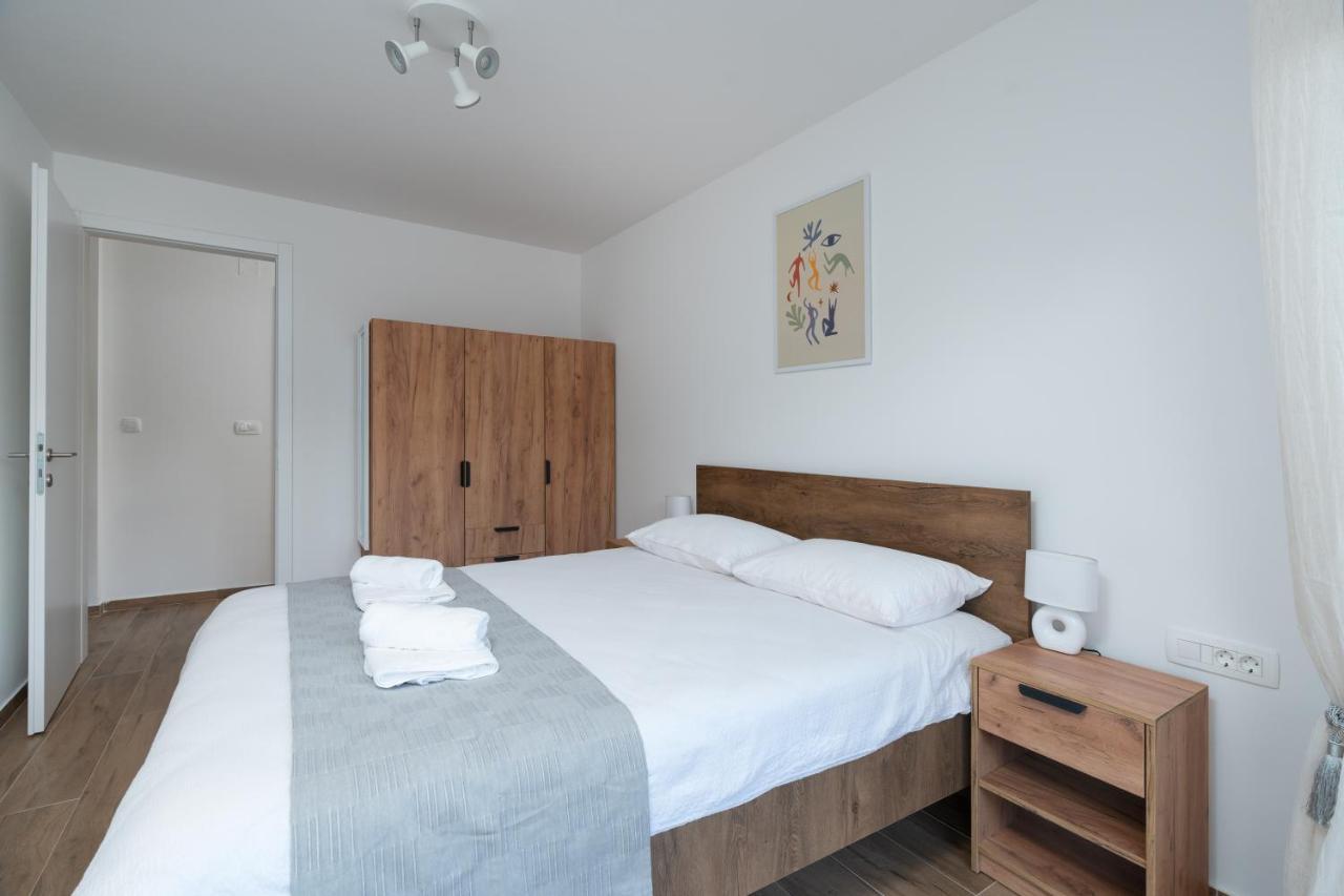 Number One Apartments Vir Ngoại thất bức ảnh