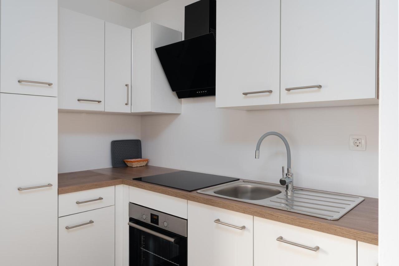 Number One Apartments Vir Ngoại thất bức ảnh