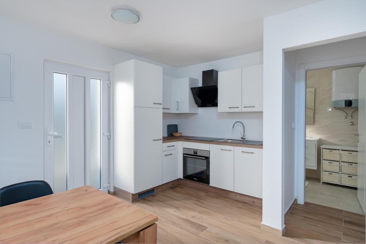 Number One Apartments Vir Ngoại thất bức ảnh