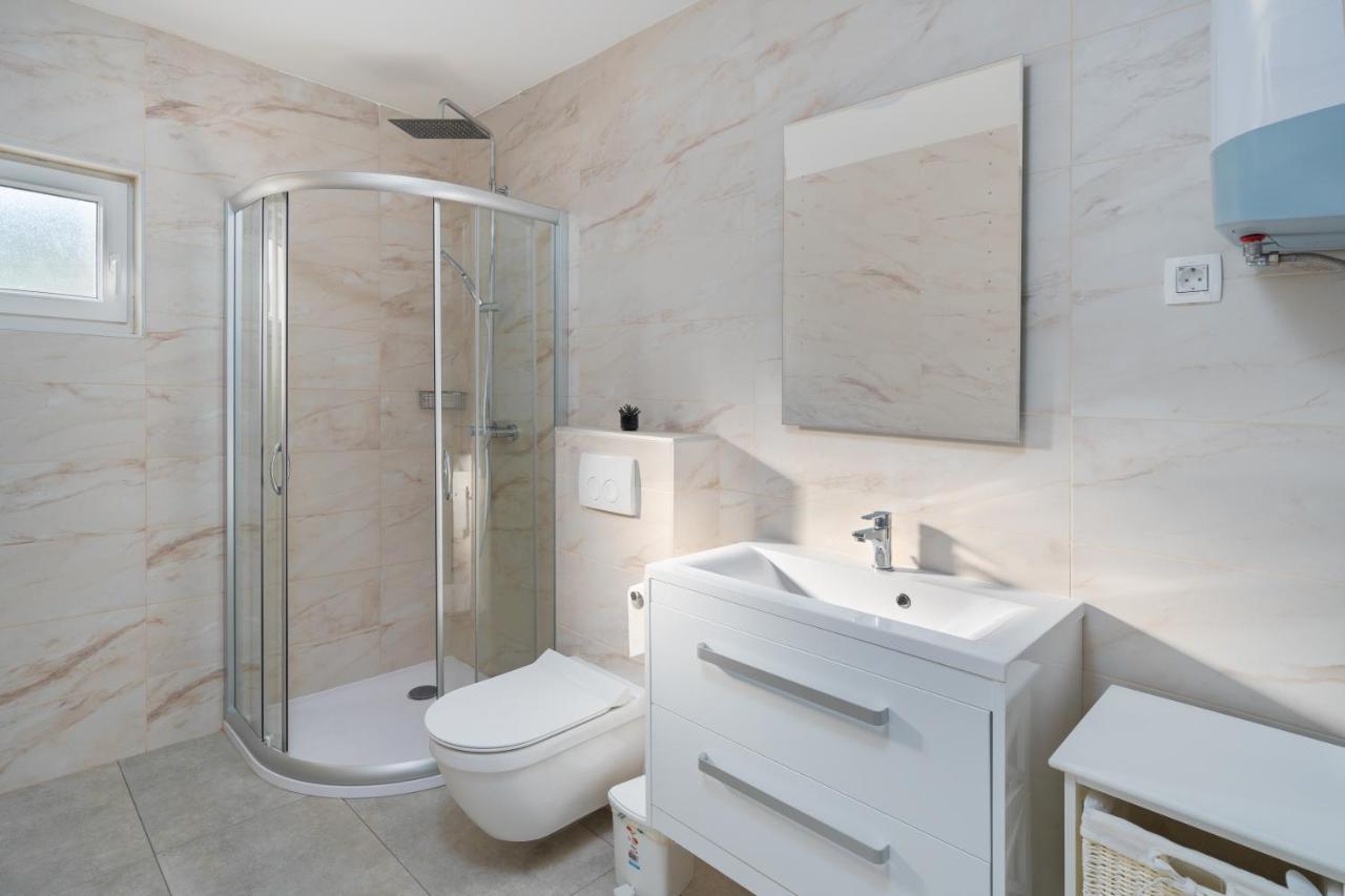 Number One Apartments Vir Ngoại thất bức ảnh
